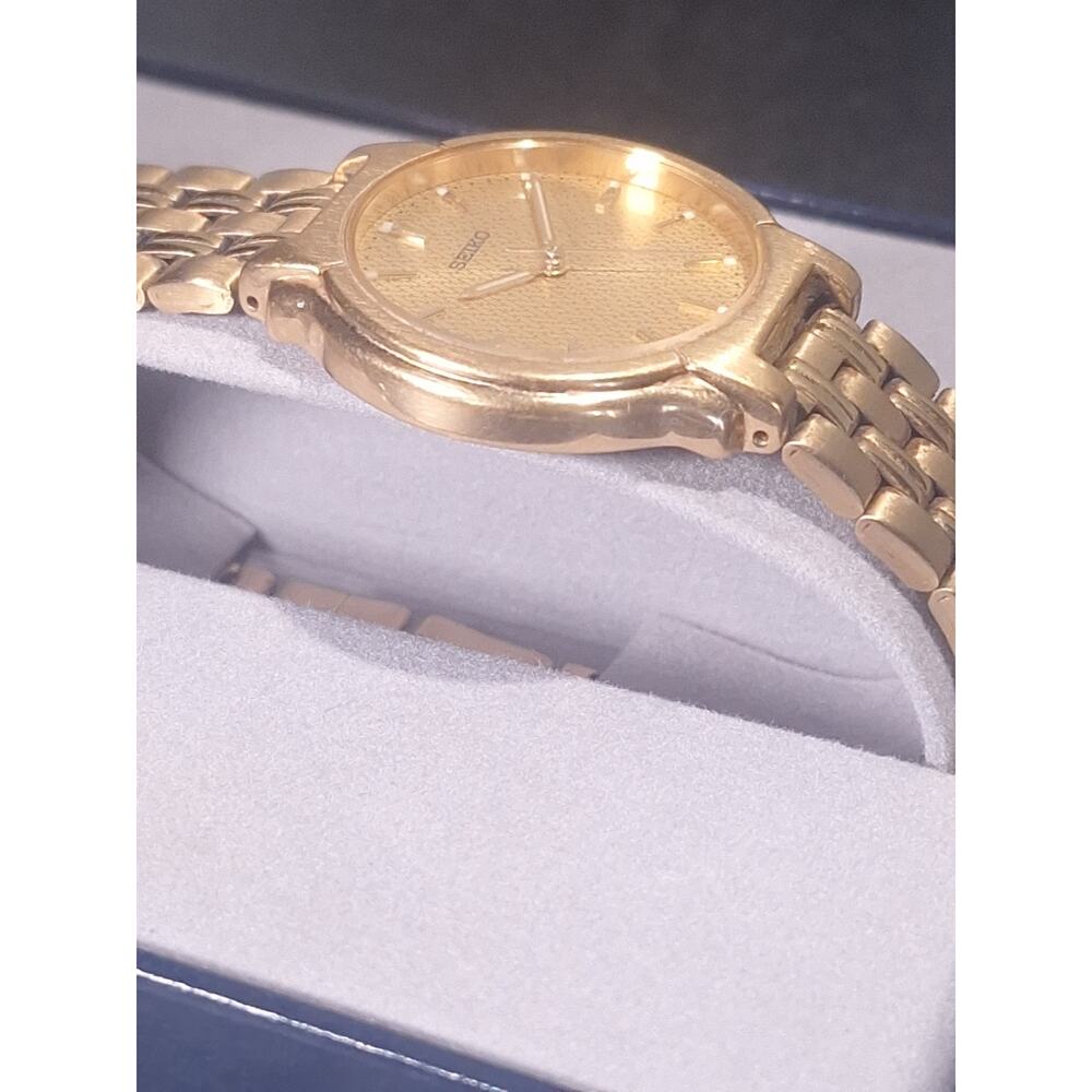 Seiko V701-2B60 Quartz Dress Watch Linen Look Dial Gold Tone Original Bracelet - Picture 3 of 10